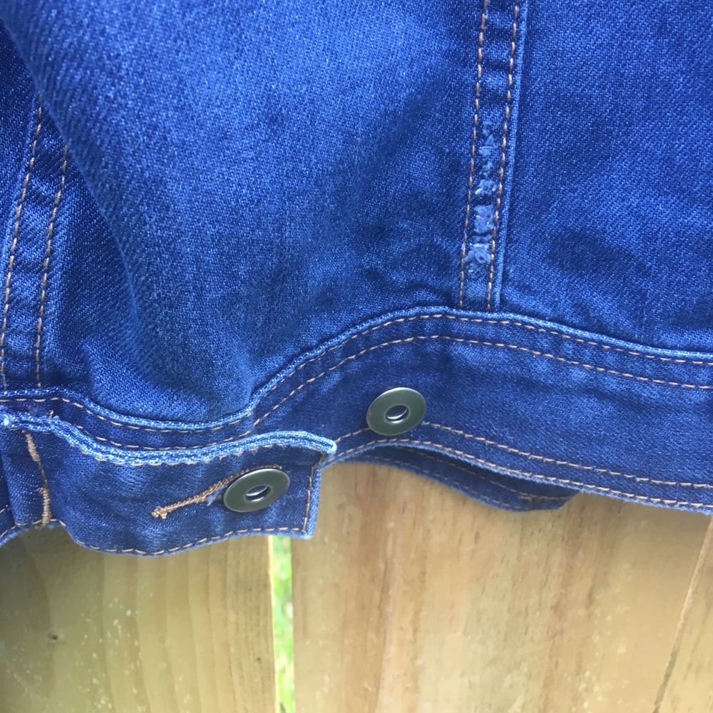 💕🌸Jean Jacket🌸💕 - Picture 4 of 5